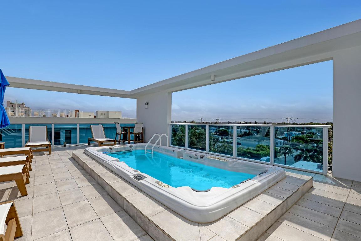 ONE LUXURY CONDO - Residential