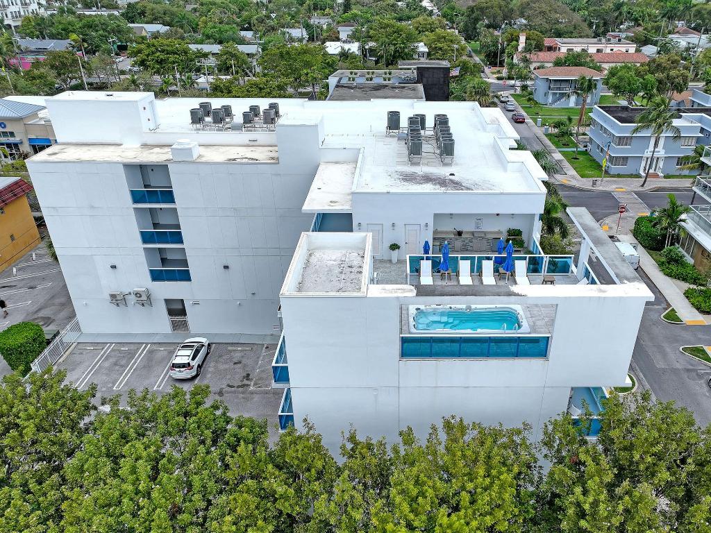 ONE LUXURY CONDO - Residential