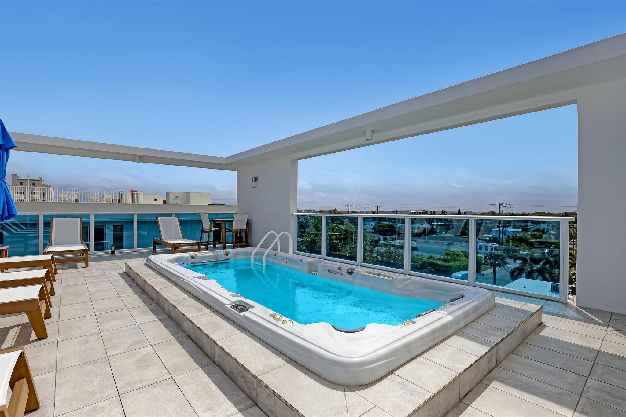 ONE LUXURY CONDO - Residential