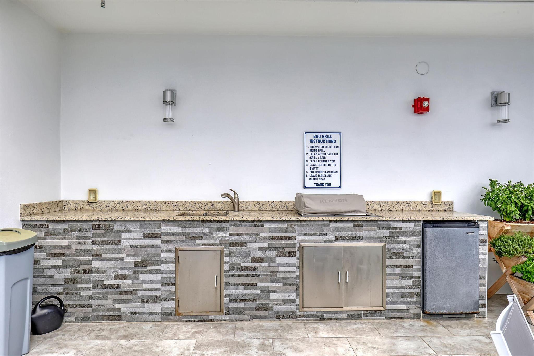 ONE LUXURY CONDO - Residential