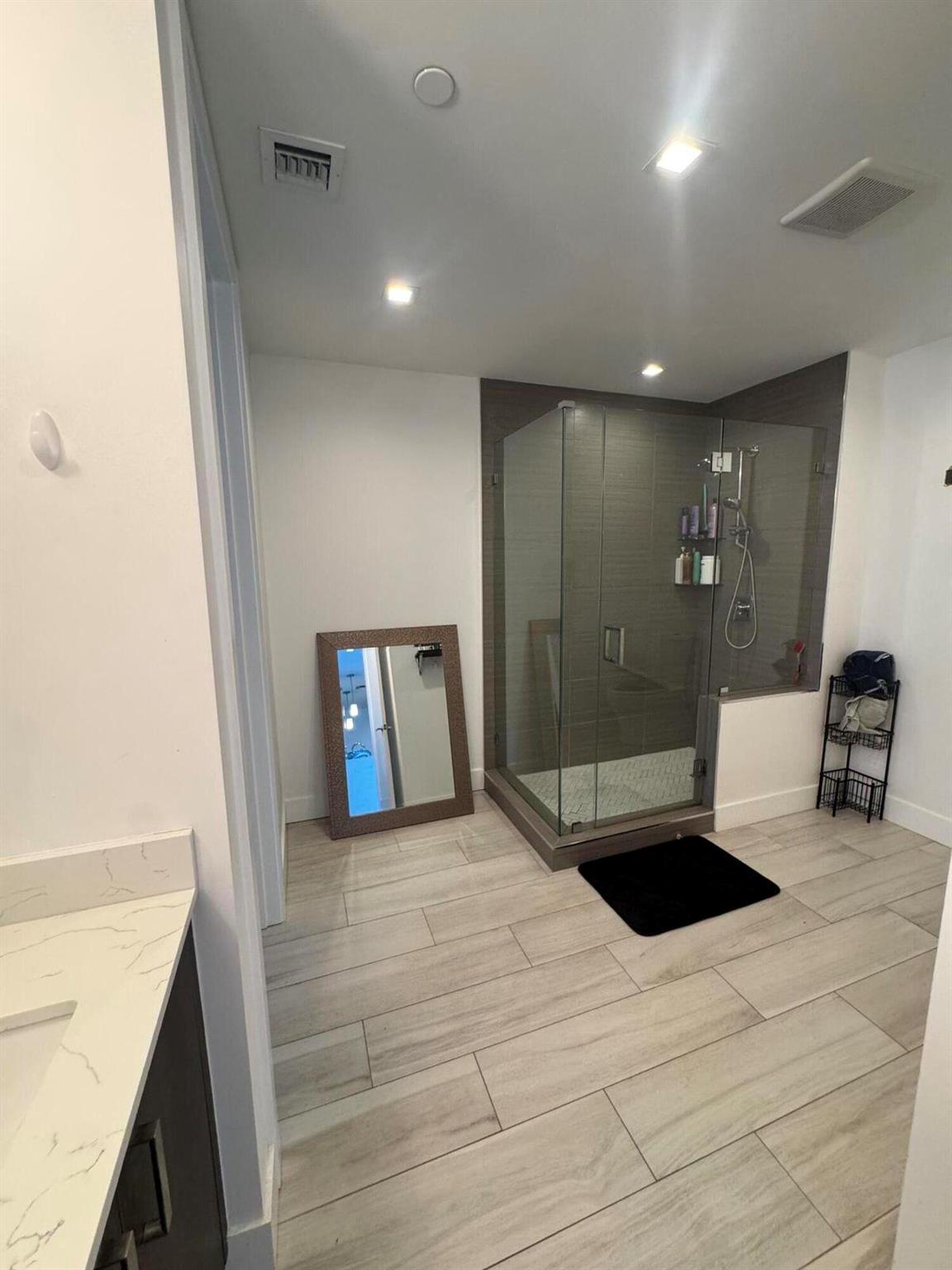 ONE LUXURY CONDO - Residential