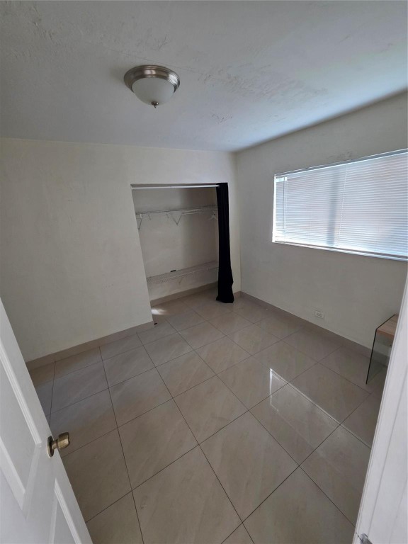 Paradise Manor 32-31 B - Residential Lease