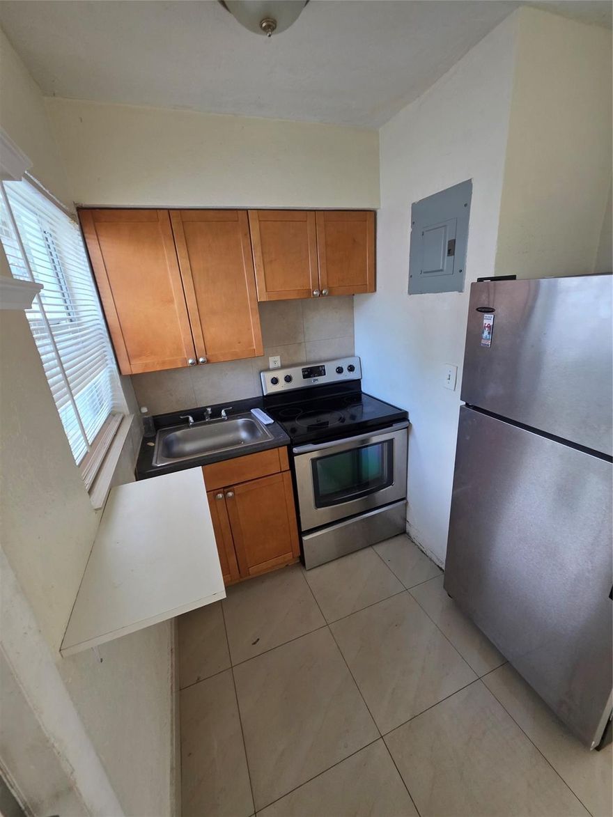 “Fully renovated 1BR/1BA rental just 1 minute from the beach, near Dania Pointe shopping and I-95! Includes tile floors, an updated bathroom, modern finishes, and stainless steel appliances—all in vibrant, up-and-coming Dania Beach.”