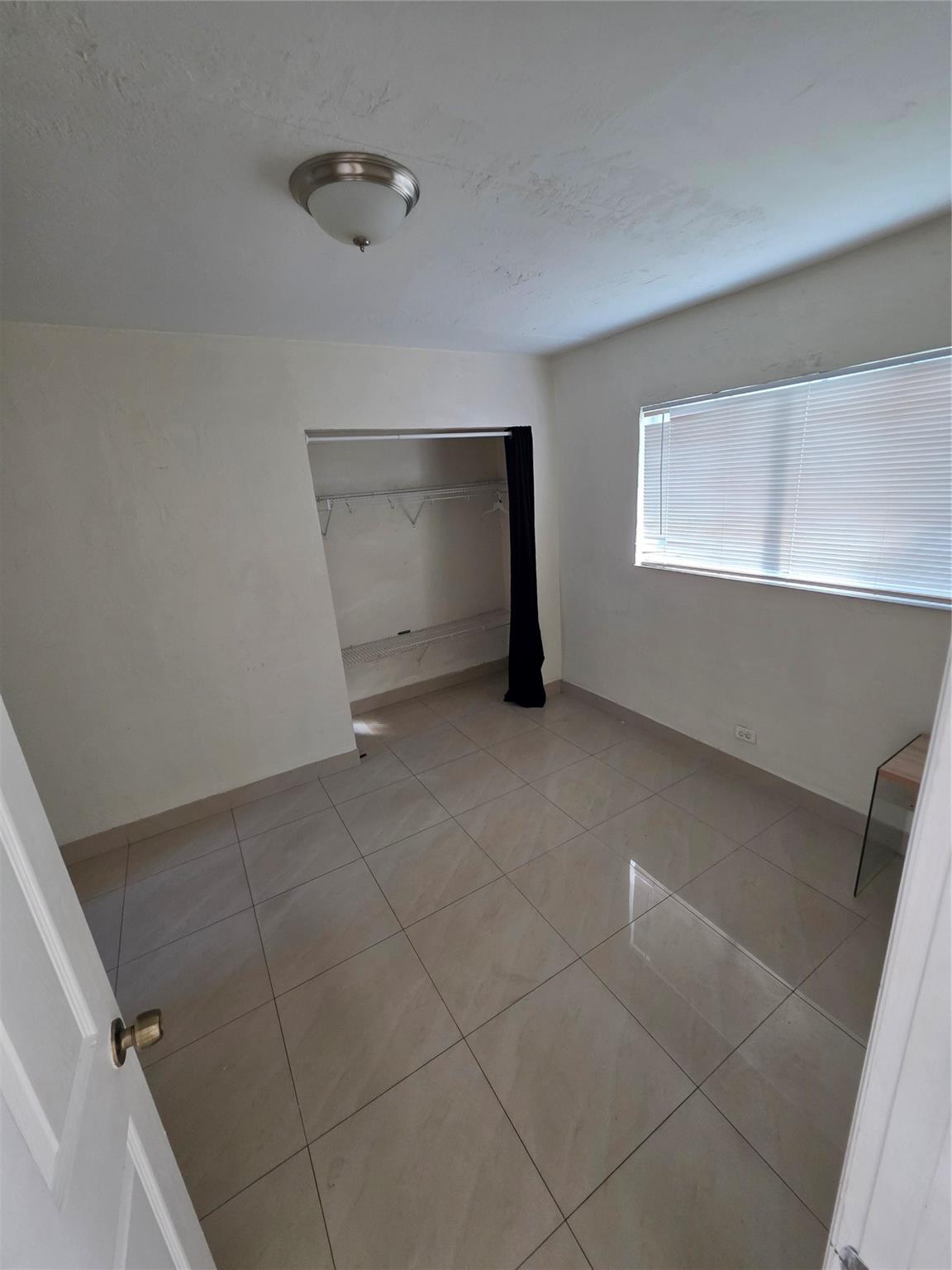 Paradise Manor 32-31 B - Residential Lease