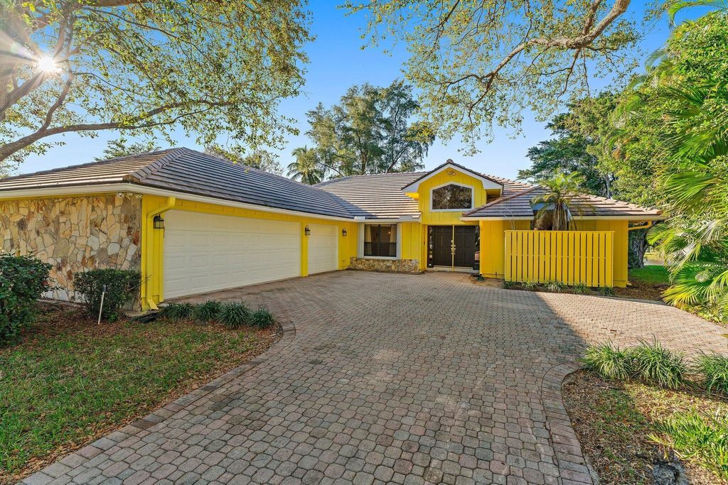 Photo of 3 Aiden Court, Palm Beach Gardens, FL 33418 (MLS # R10954164)