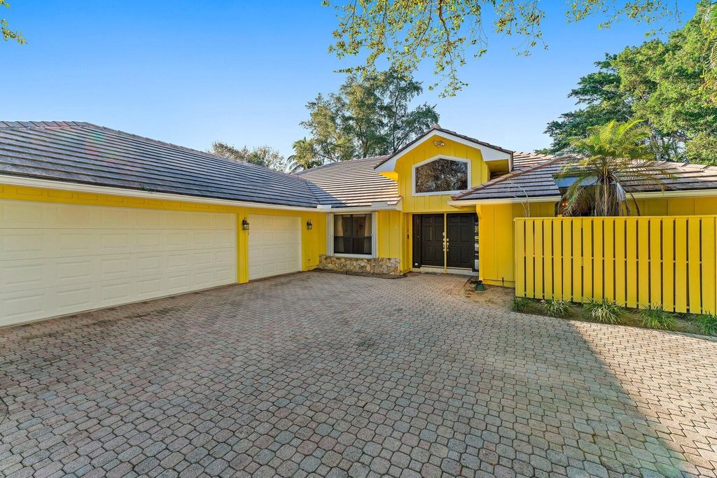 Photo of 3 Aiden Court, Palm Beach Gardens, FL 33418 (MLS # R10954164)