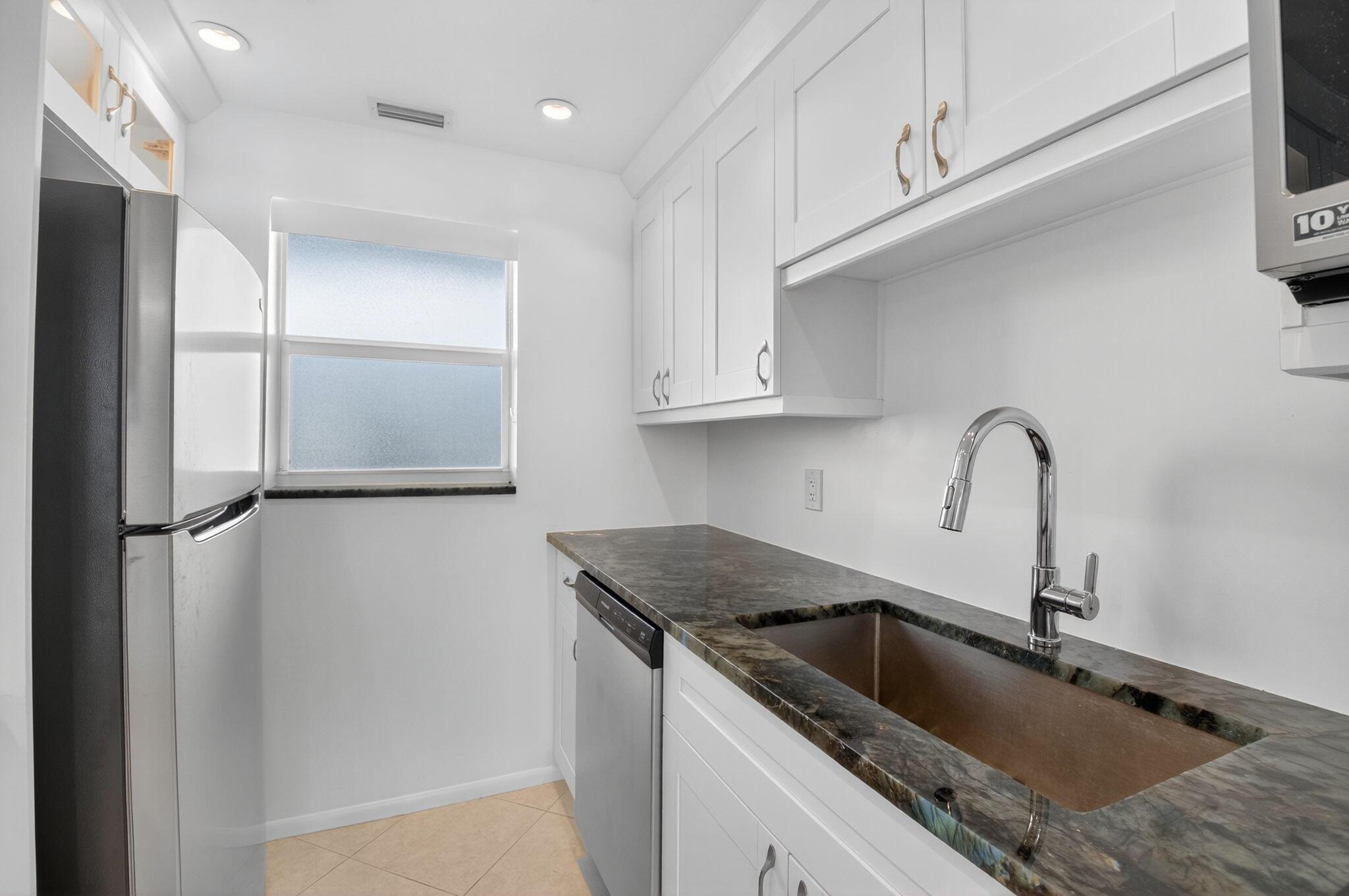 PENTHOUSE TOWERS CONDO - Residential