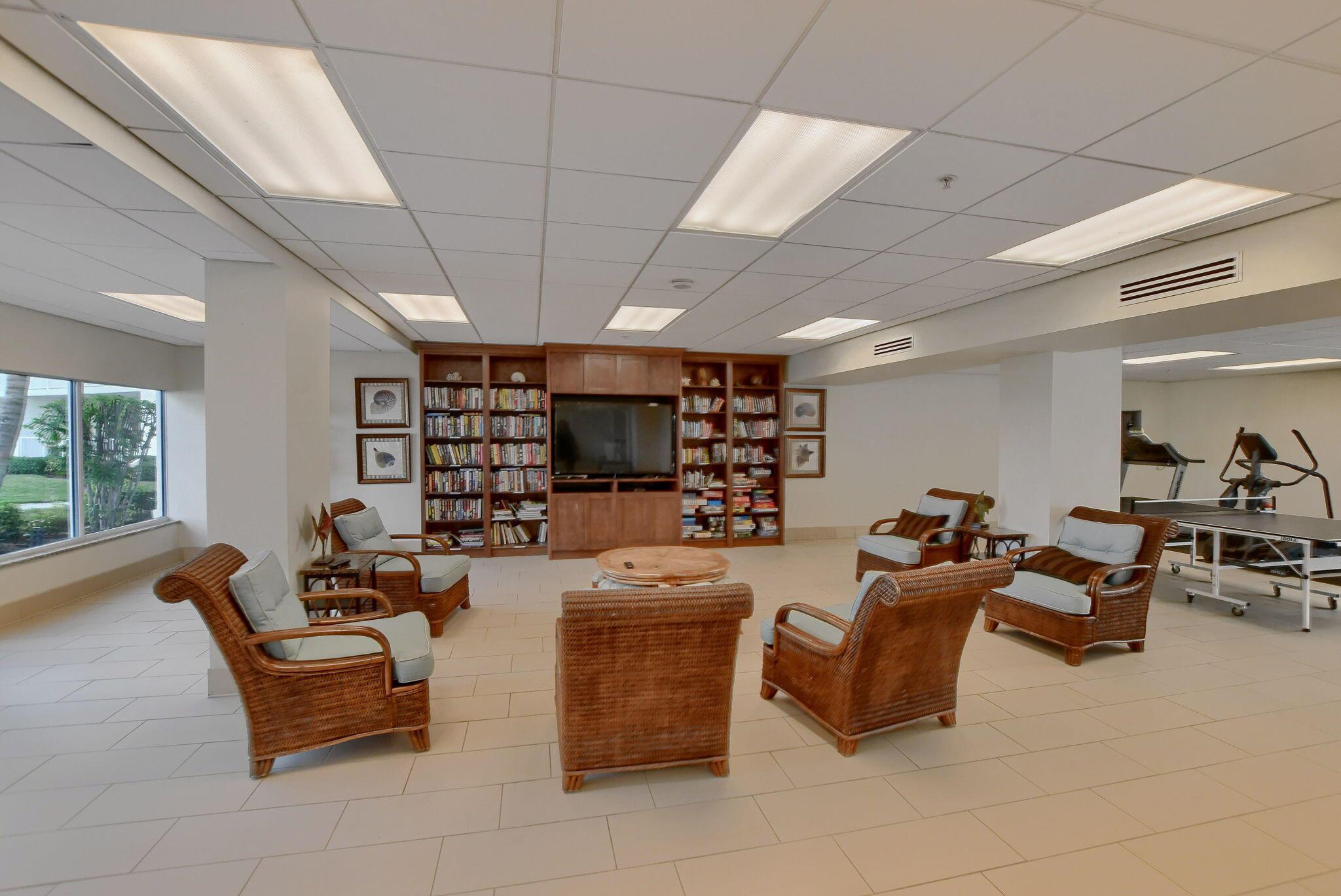 PENTHOUSE TOWERS CONDO - Residential
