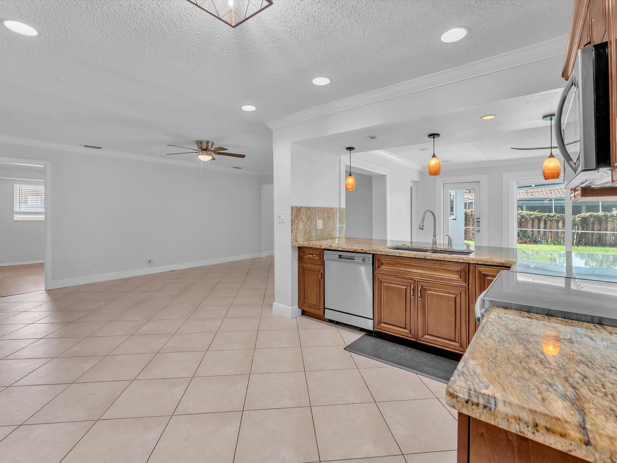 Coral Spgs Country Club - Residential Lease