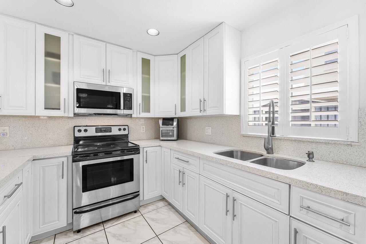 CORAL LAKES - Residential