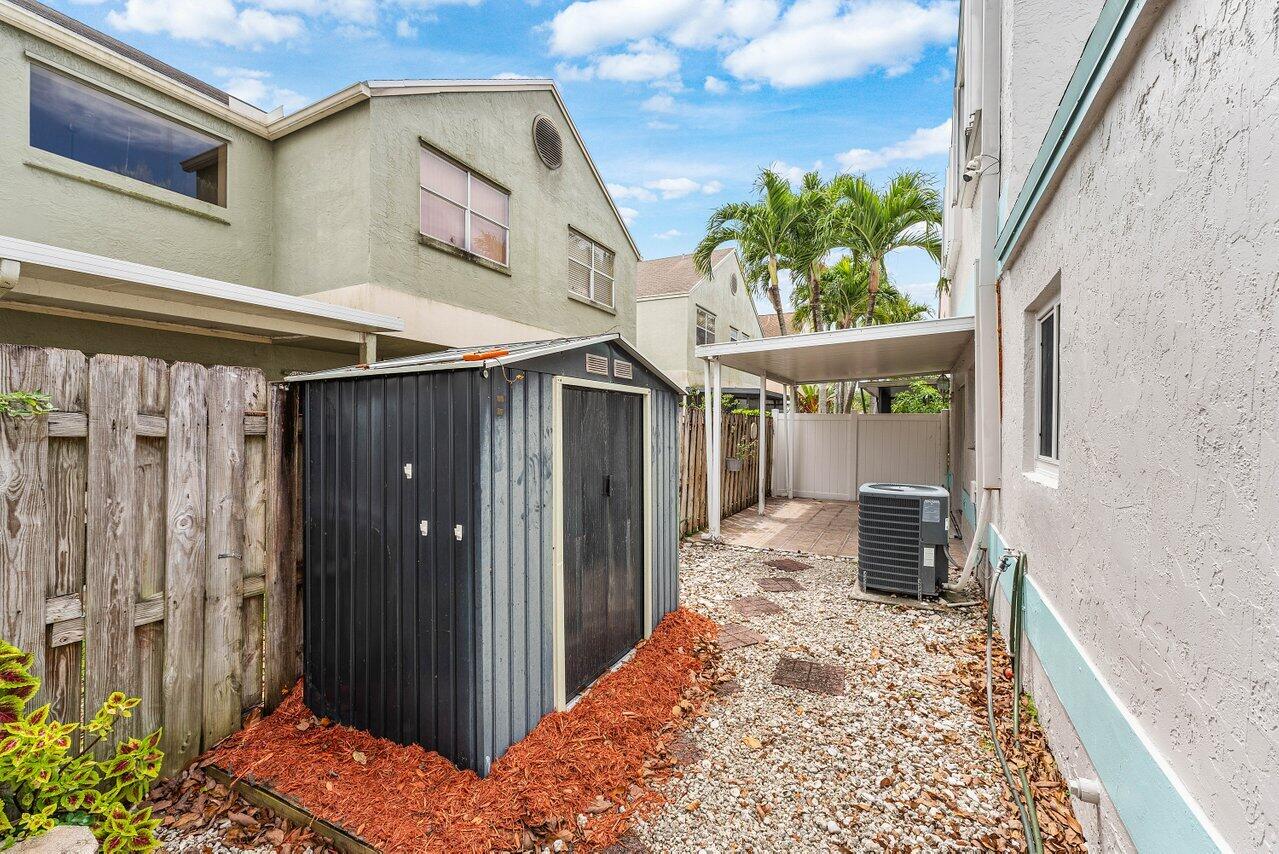 CORAL LAKES - Residential