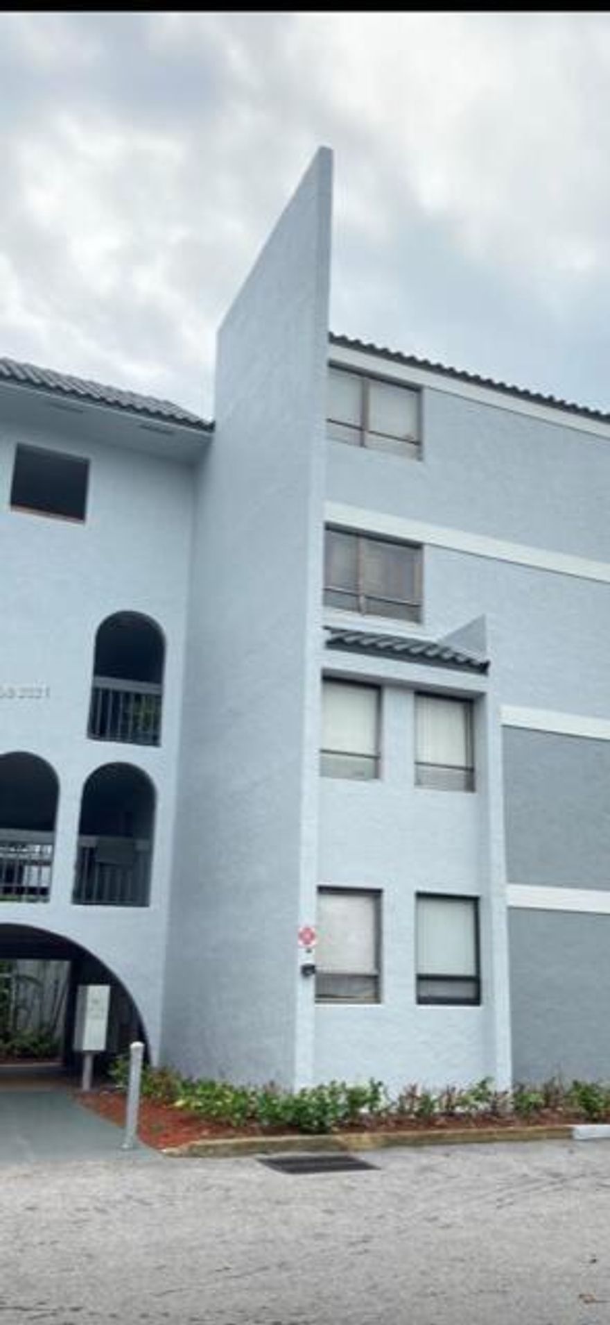 Amazing opportunity for Investors!!!! this unit is a 2/2 completely renovated in 2018 , tenant occupied with lease until July 2022 ,rented for $1400 a month. Low HOA , no rental restrictions, and can be rent right away ,all ages welcome,  Minutes  to Outlet Mall I-95 and less than 15 mins downtown West Palm Beach. If your looking for the best unit in Presidential Golfview you found it ,Don't wait and request a showing time today