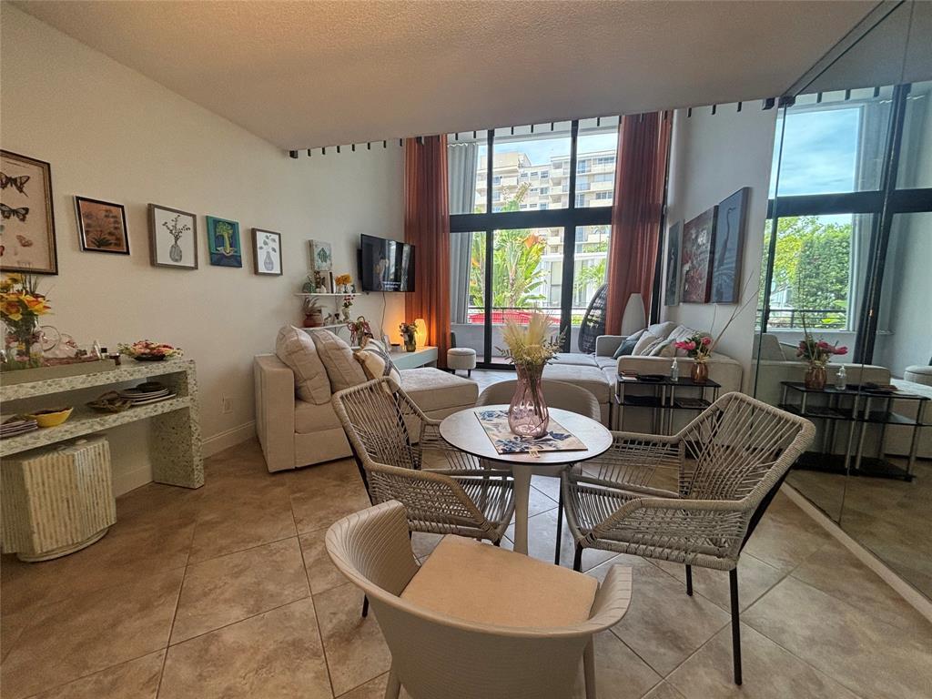 MAYFAIR HOUSE CONDO - Residential