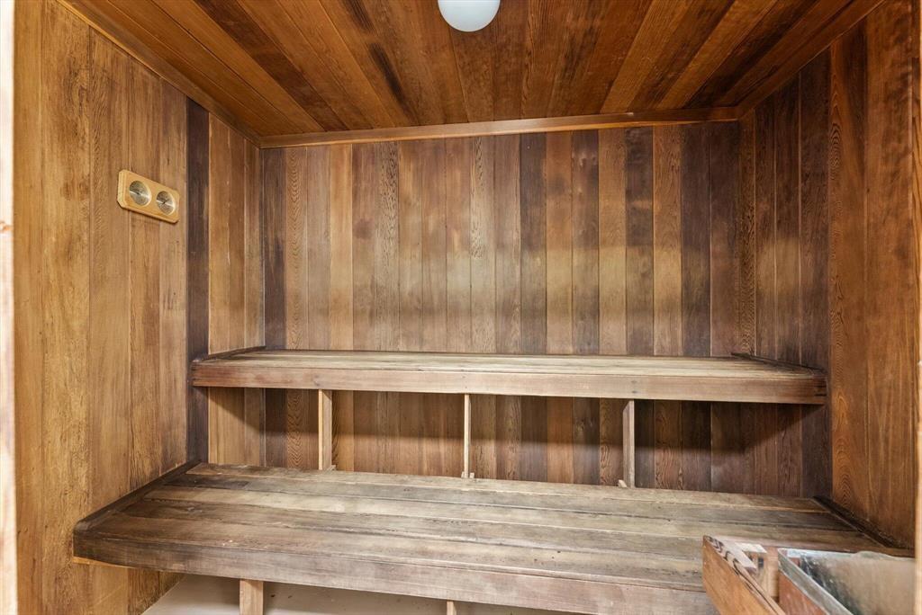 MAYFAIR HOUSE CONDO - Residential