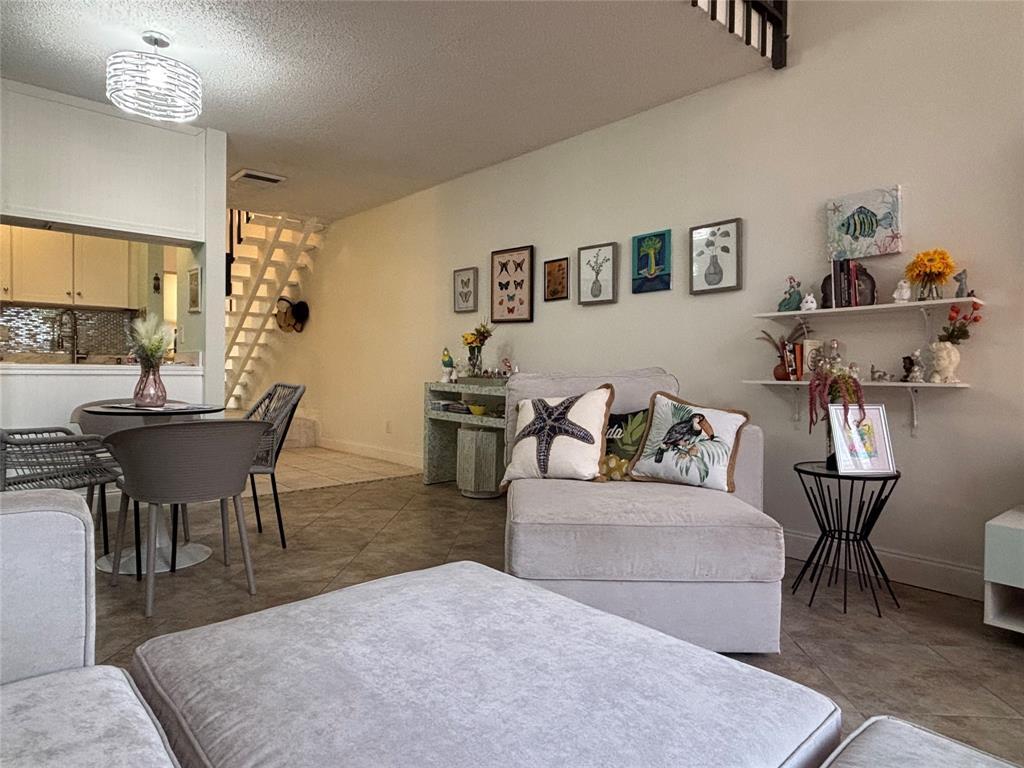 MAYFAIR HOUSE CONDO - Residential