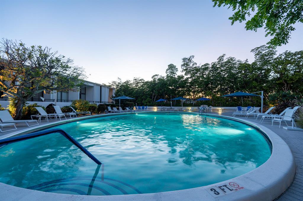 MAYFAIR HOUSE CONDO - Residential