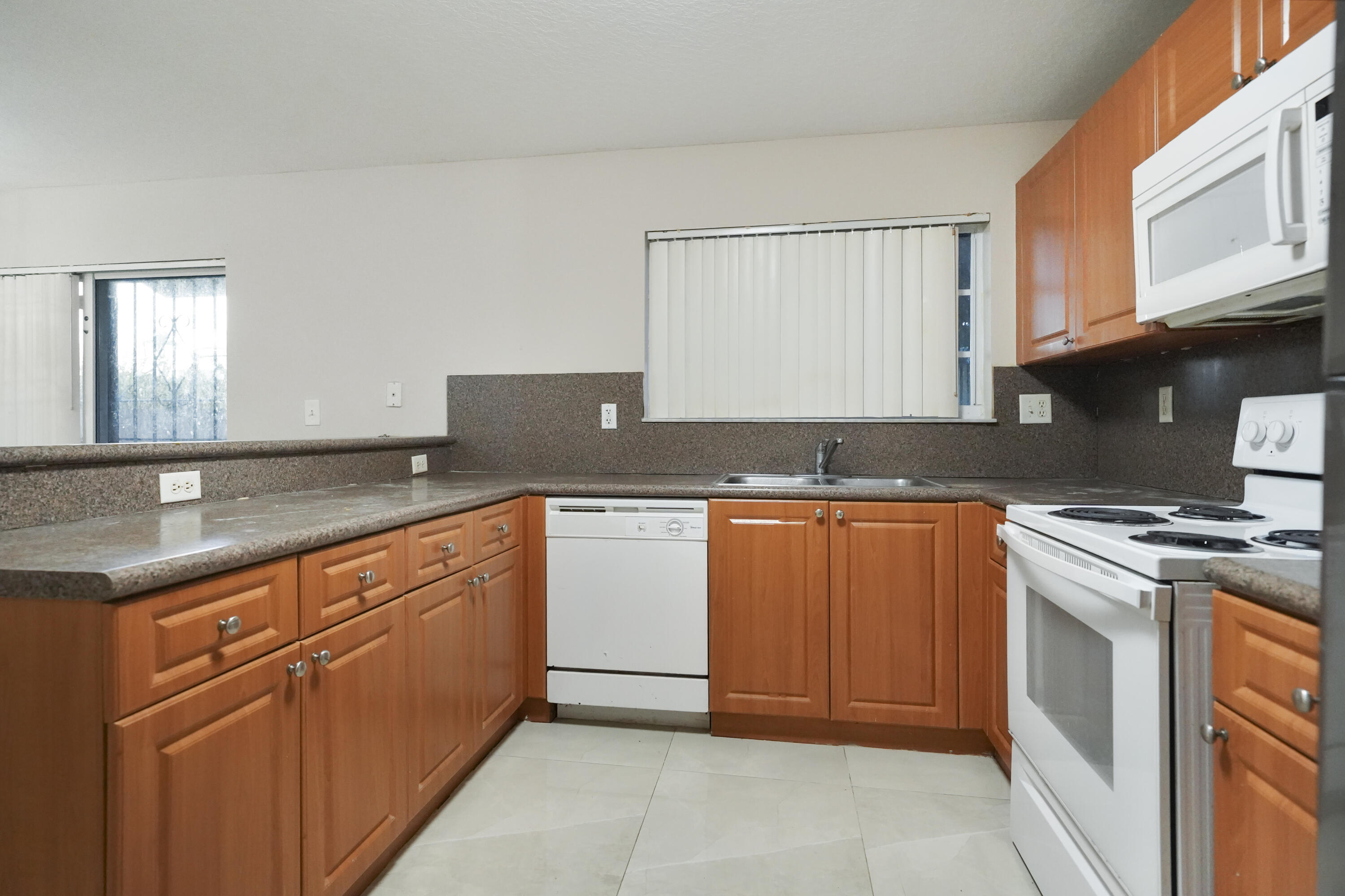 CEDARS WOODS HOMES CONDO - Residential Lease