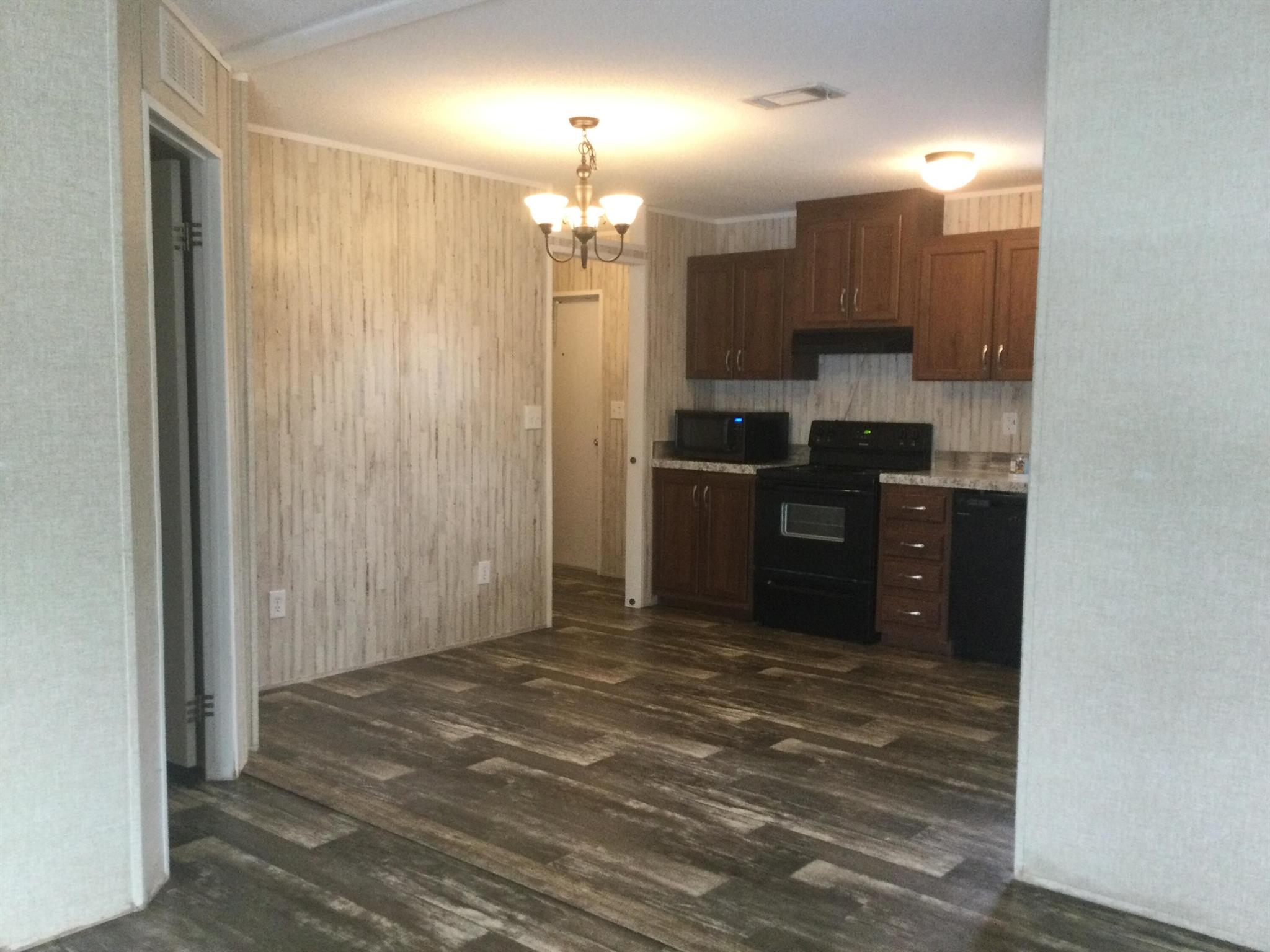 Sunshine Manor Mobile Hom - Residential