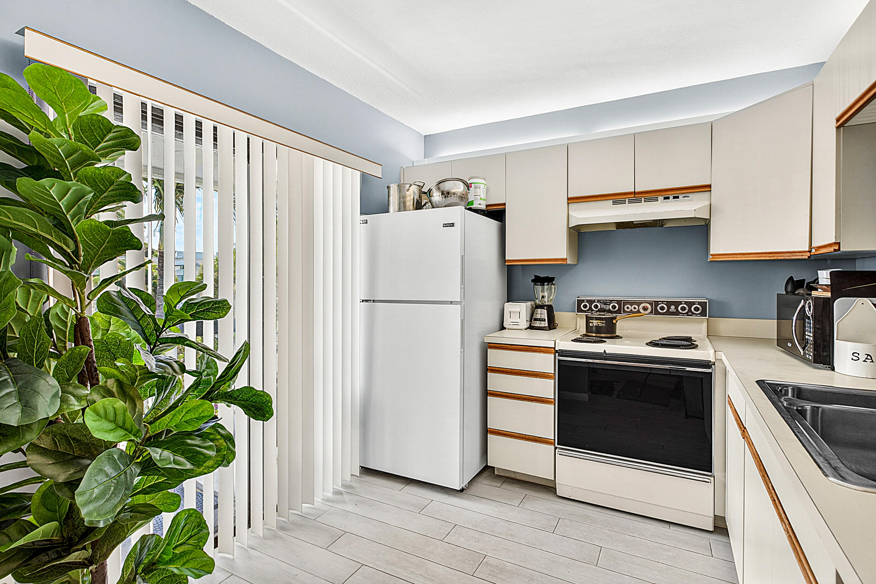 DOMAINE DELRAY CONDO - Residential