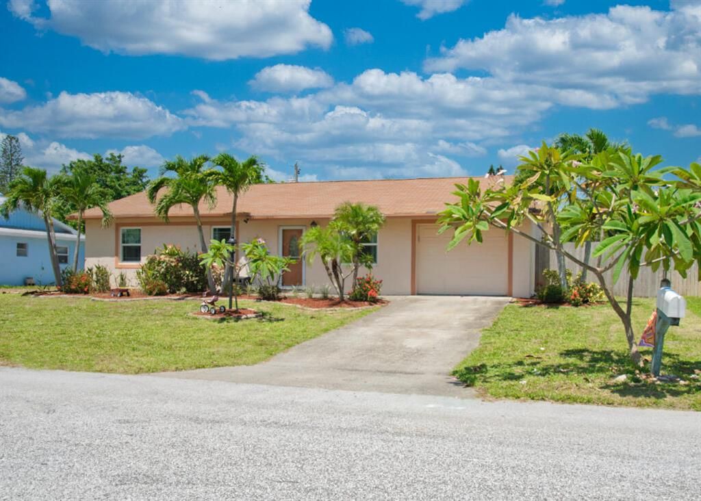 Photo of 1978 NE 21st Terrace, Jensen Beach, FL 34957 (MLS # R10772348)