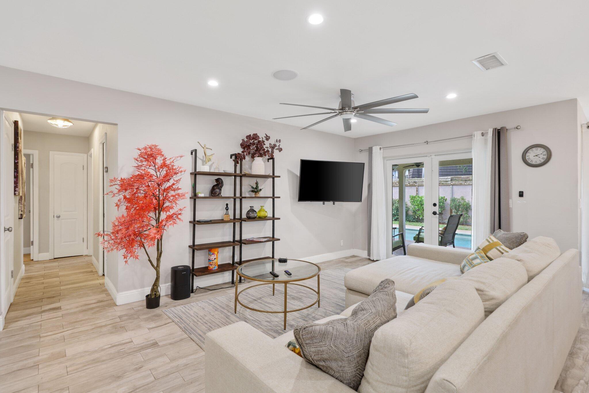 TROPIC PALMS 1 - Residential