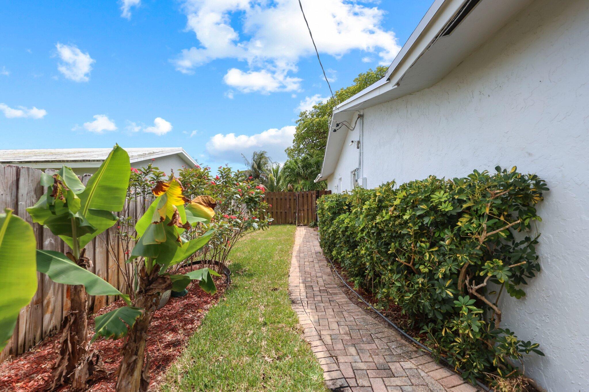 TROPIC PALMS 1 - Residential