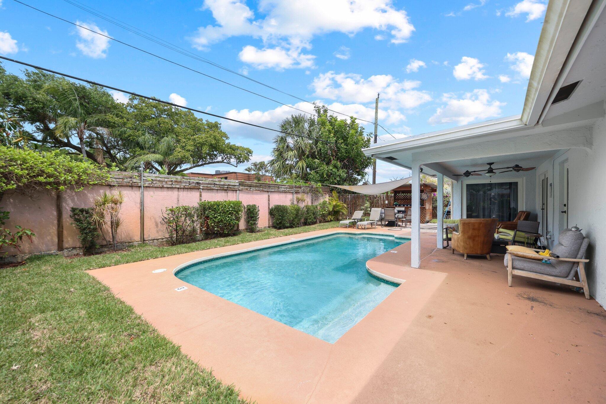 TROPIC PALMS 1 - Residential