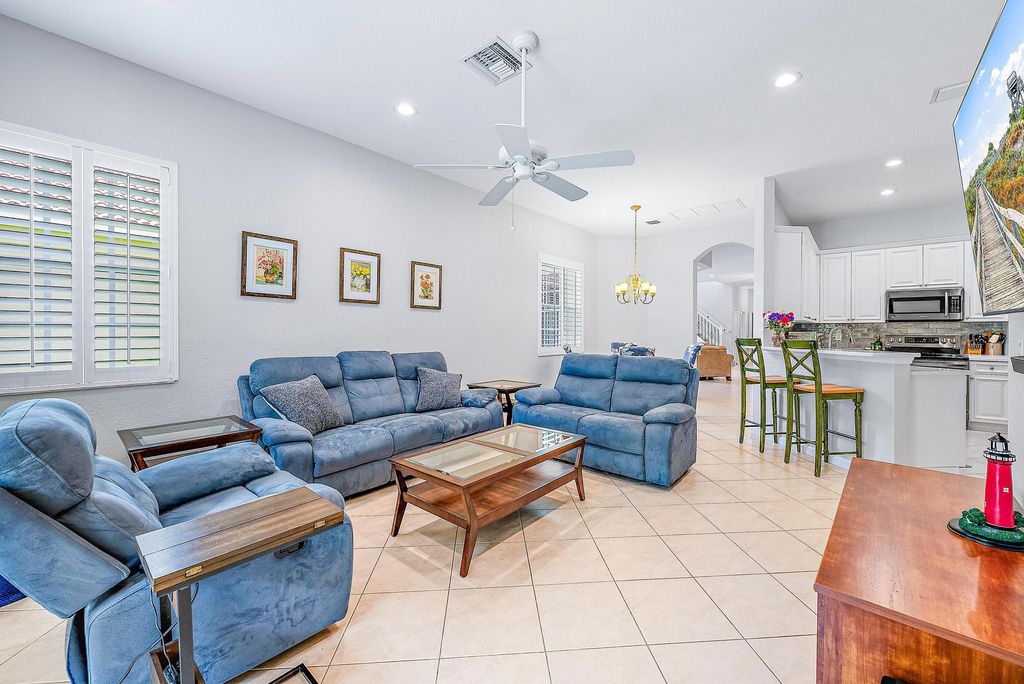 Photo of 112 Via Castilla, Jupiter, FL 33458 (MLS # R10987552)