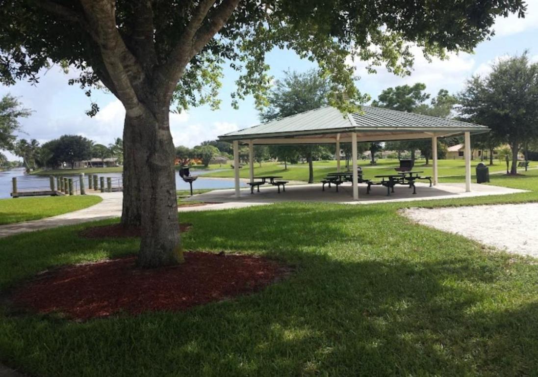 LA MANCHA - Residential Lease