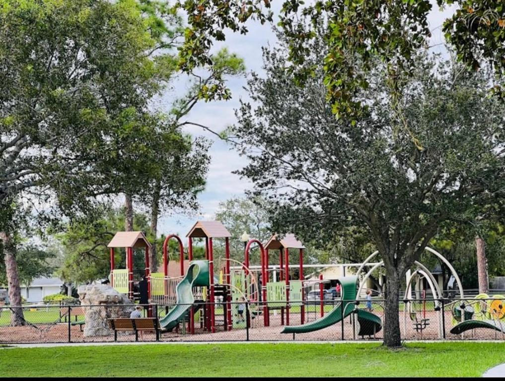 LA MANCHA - Residential Lease