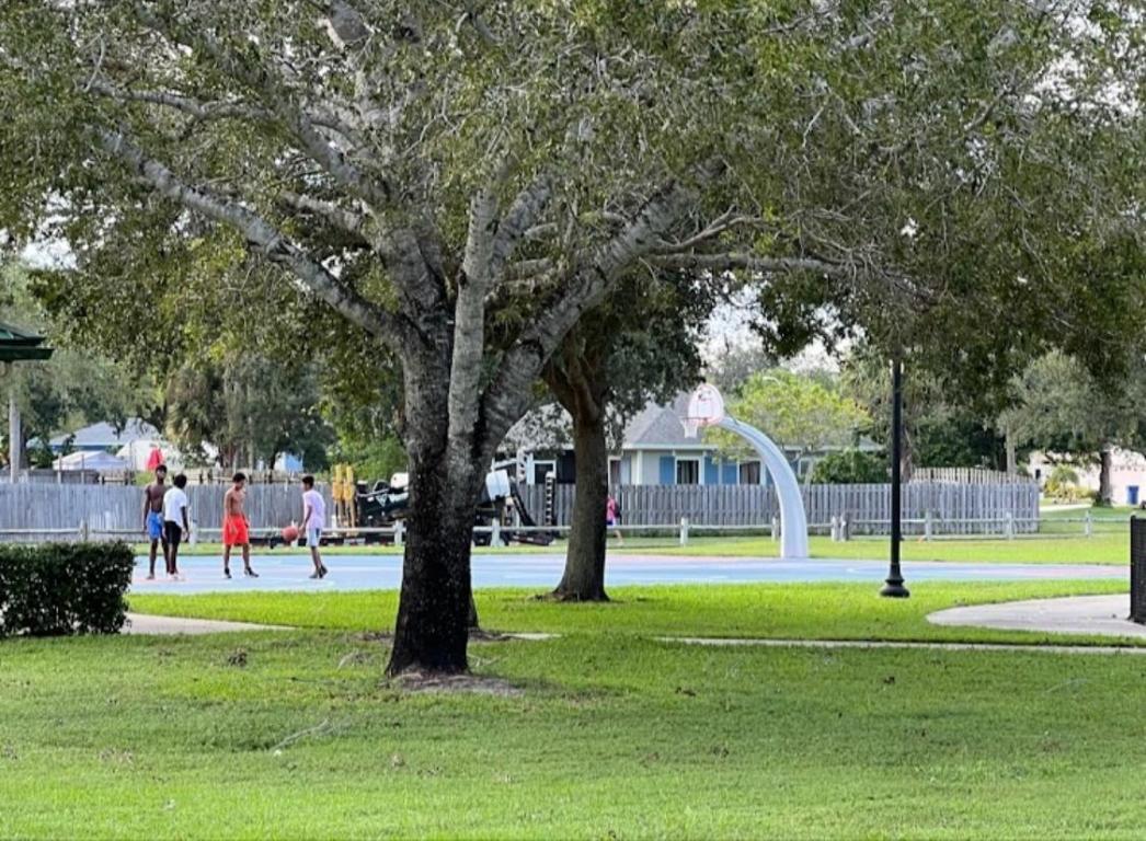 LA MANCHA - Residential Lease