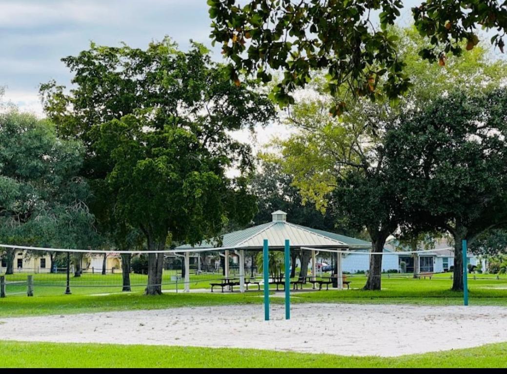 LA MANCHA - Residential Lease