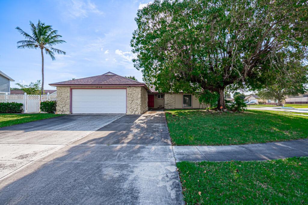 SOUTH SHORE 2 OF WELLINGT - Residential Lease