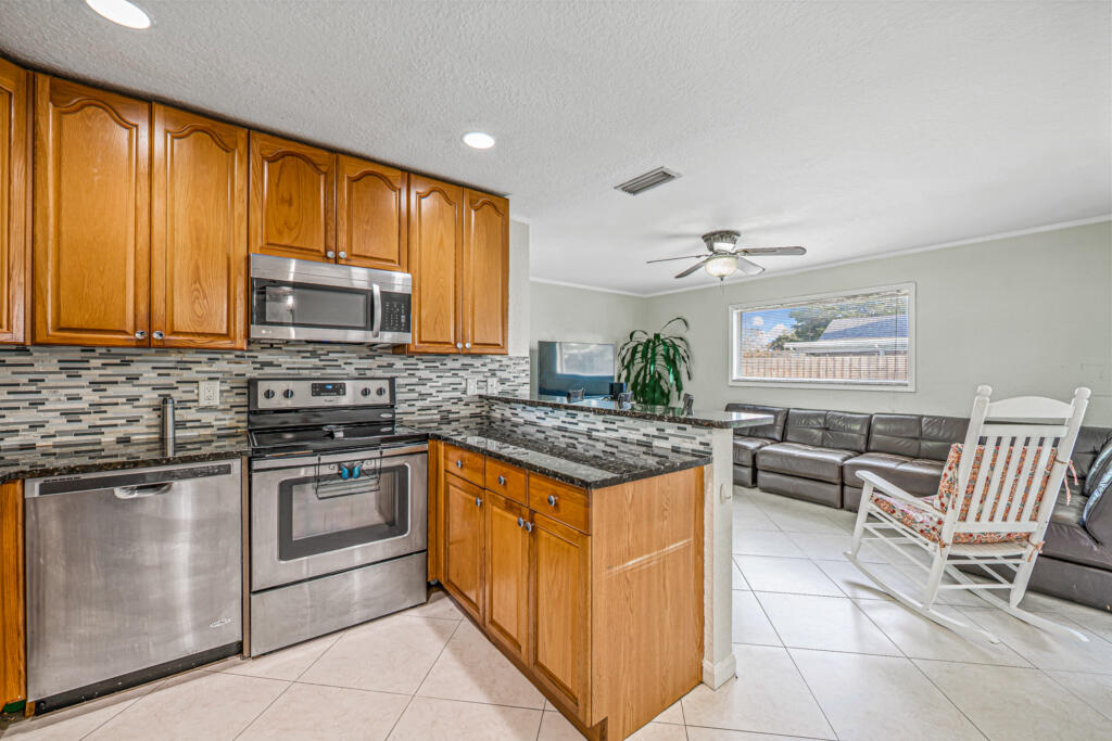 SOUTH SHORE 2 OF WELLINGT - Residential Lease