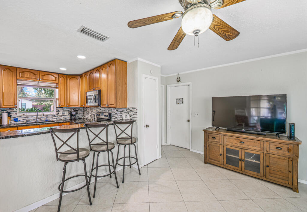 SOUTH SHORE 2 OF WELLINGT - Residential Lease