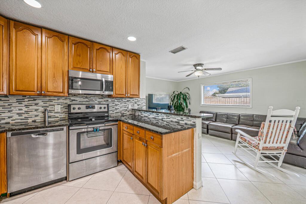 SOUTH SHORE 2 OF WELLINGT - Residential Lease