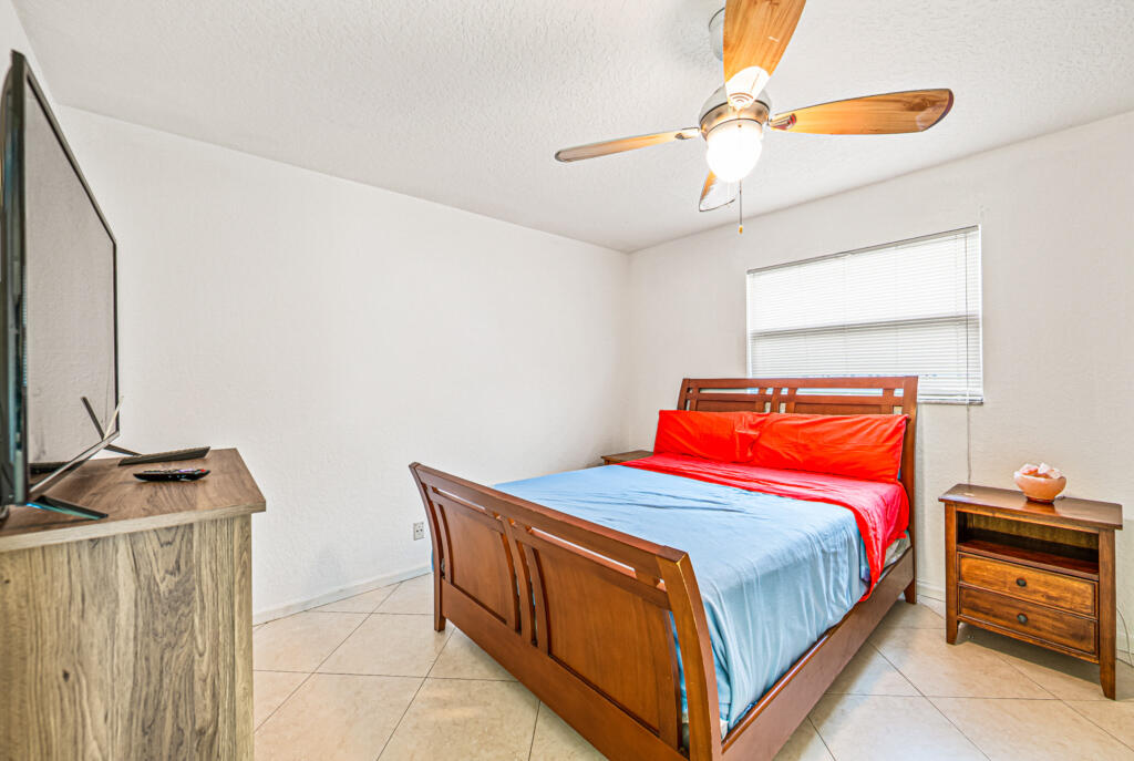 SOUTH SHORE 2 OF WELLINGT - Residential Lease