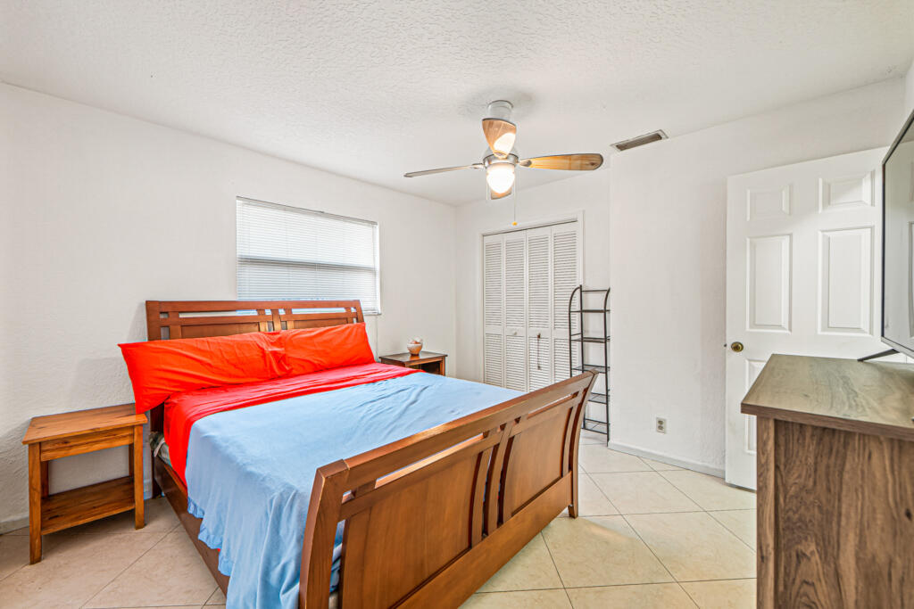 SOUTH SHORE 2 OF WELLINGT - Residential Lease