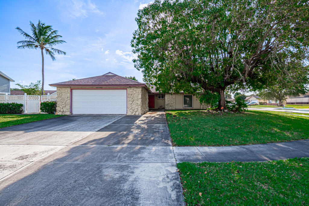 SOUTH SHORE 2 OF WELLINGT - Residential Lease