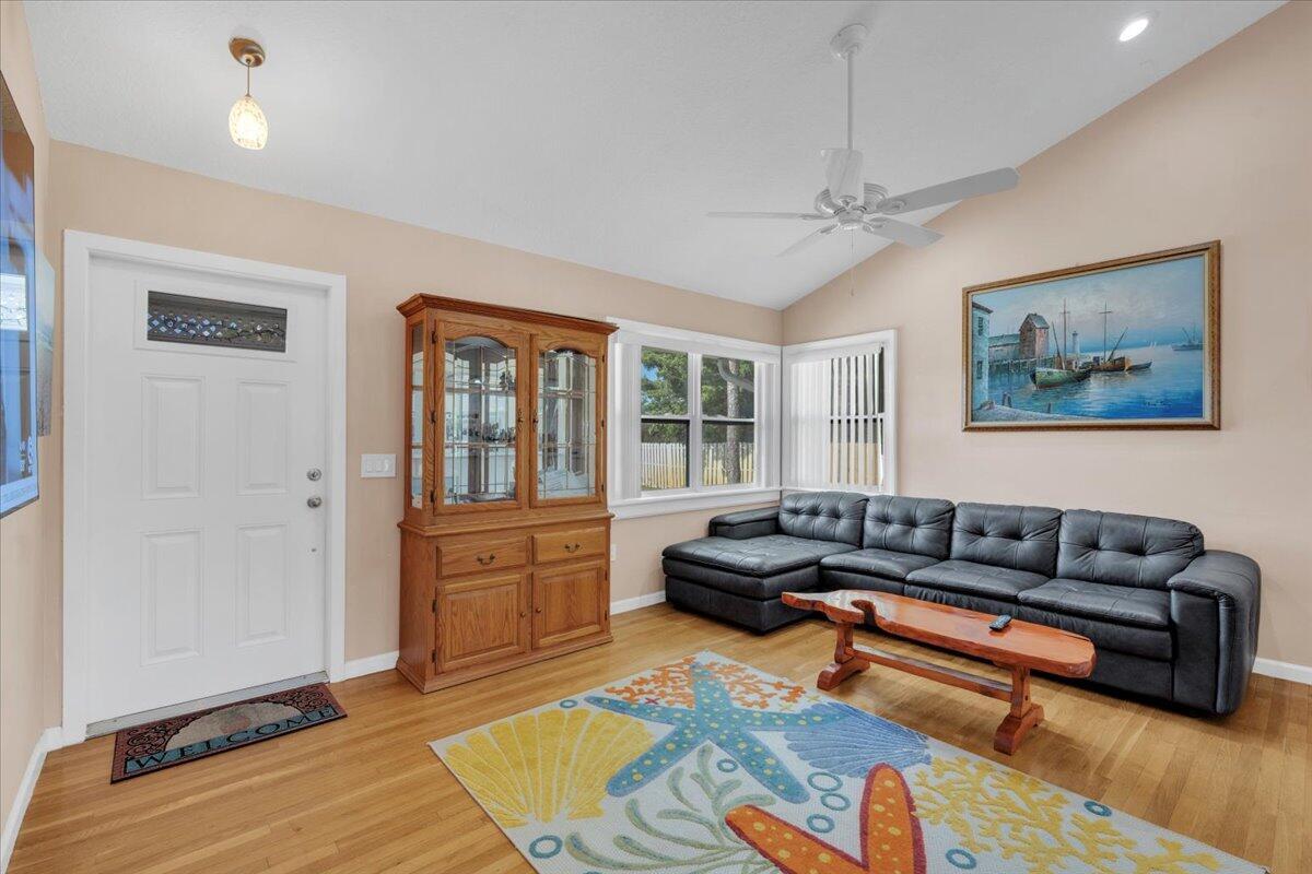 4204 George Lane