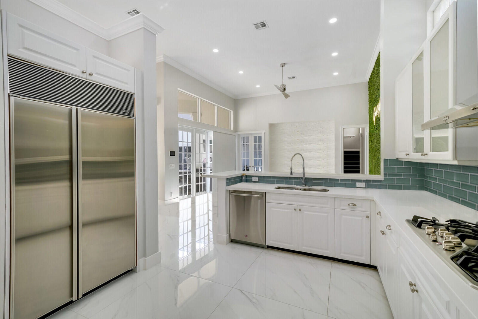 BRISTOL POINTE - Residential