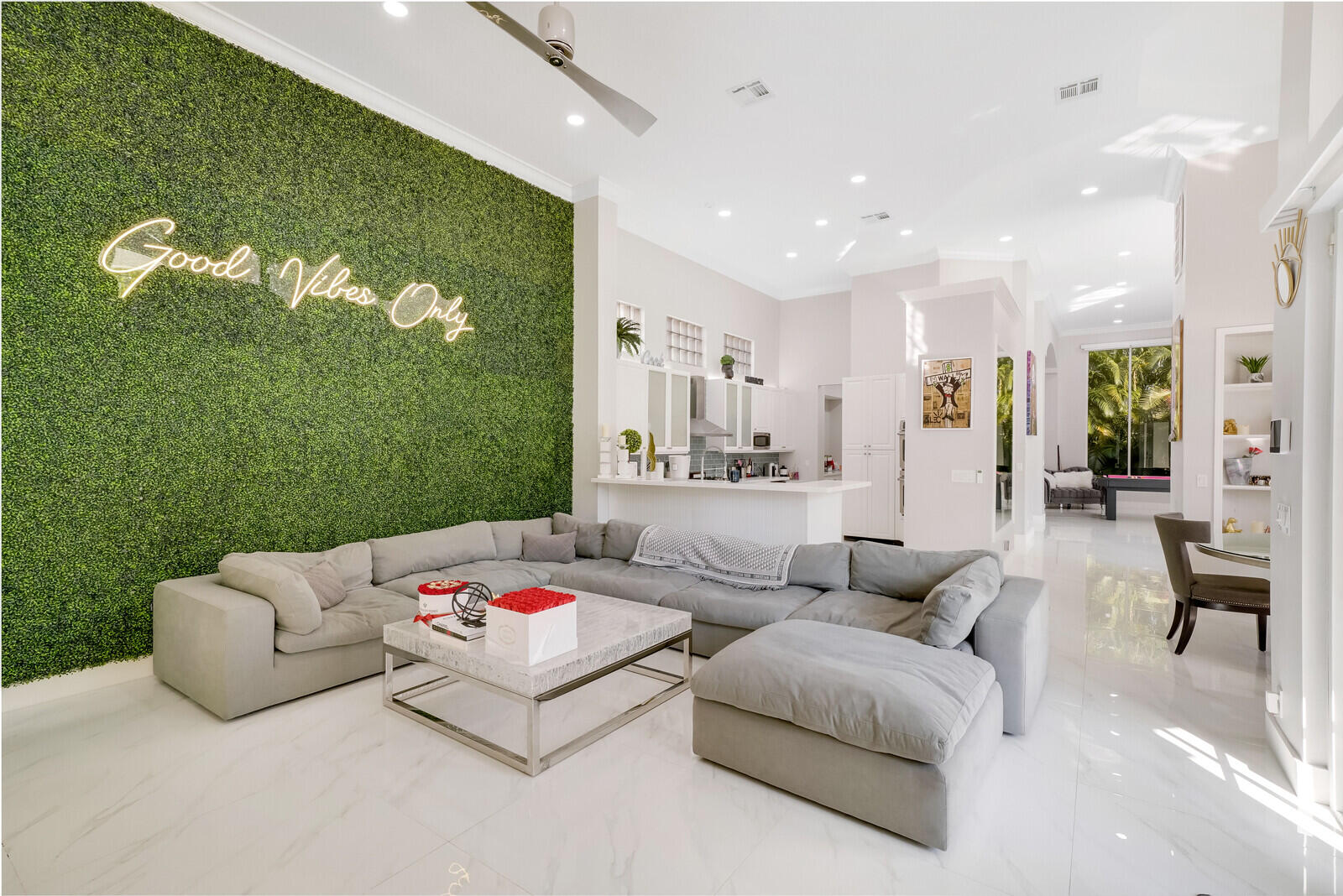 BRISTOL POINTE - Residential