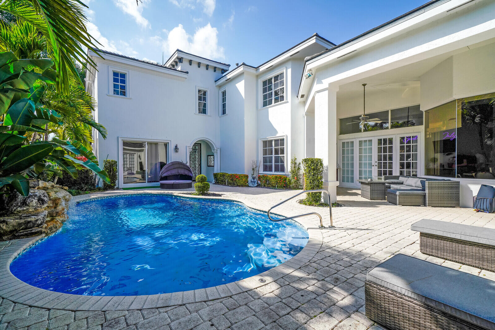 BRISTOL POINTE - Residential