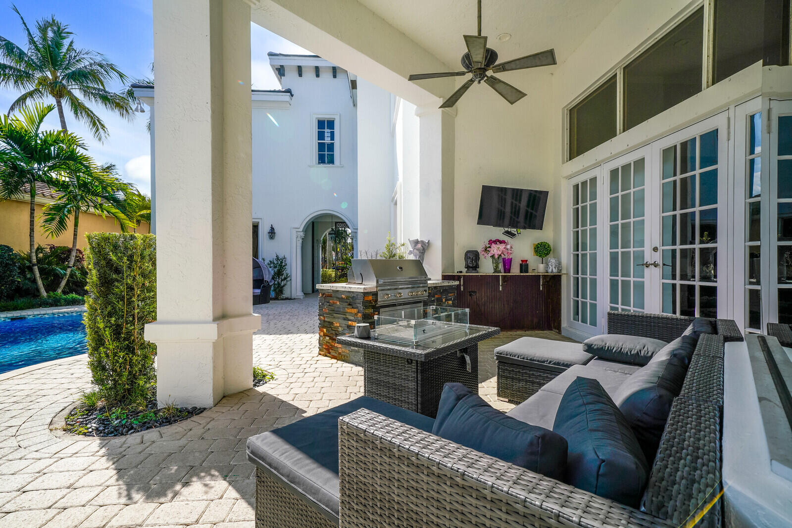 BRISTOL POINTE - Residential