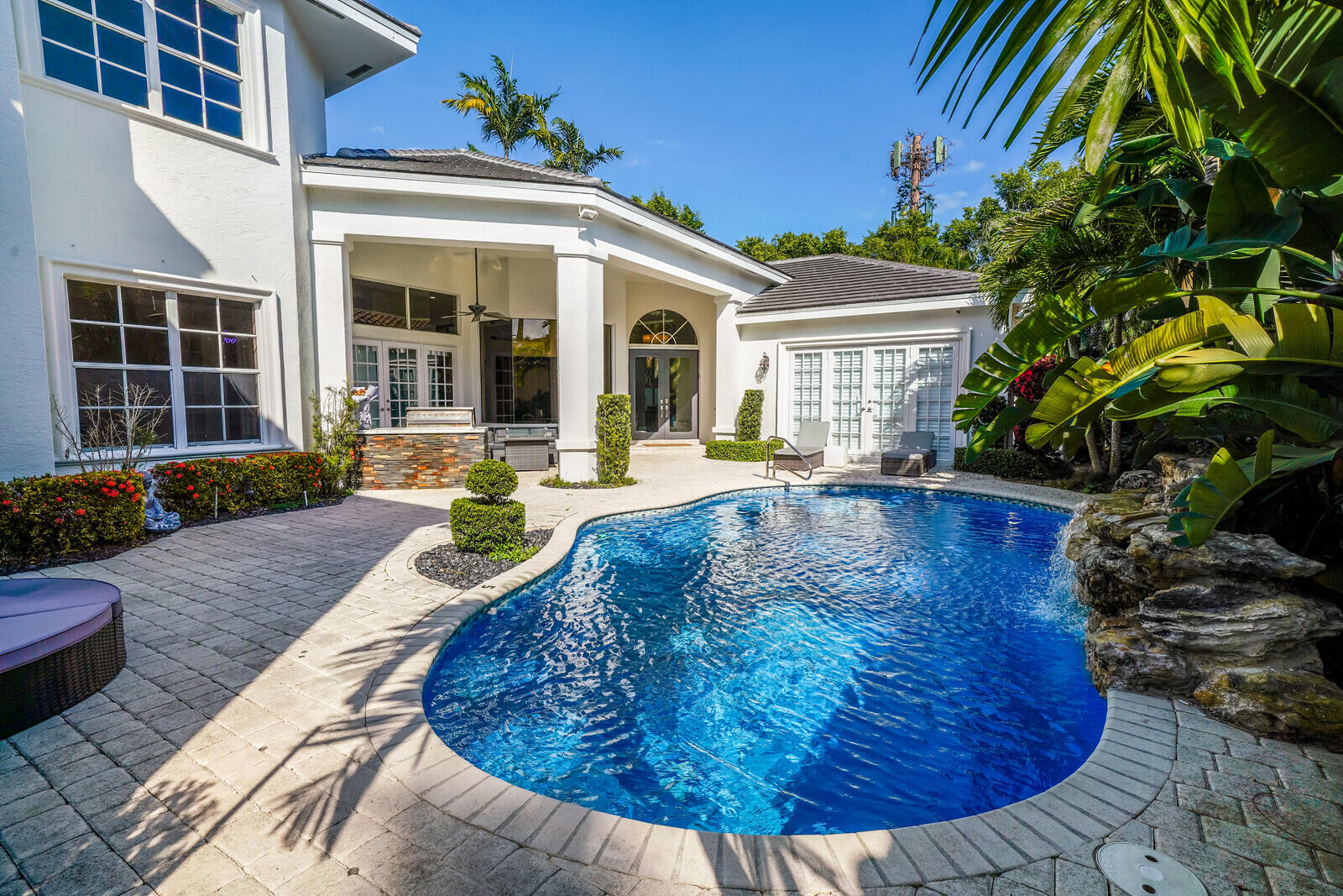 BRISTOL POINTE - Residential