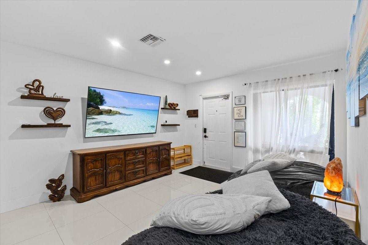 2717 NW 7th Ave, Wilton Manors, FL, 33311/$775,000 4 2717 NW 7th Ave