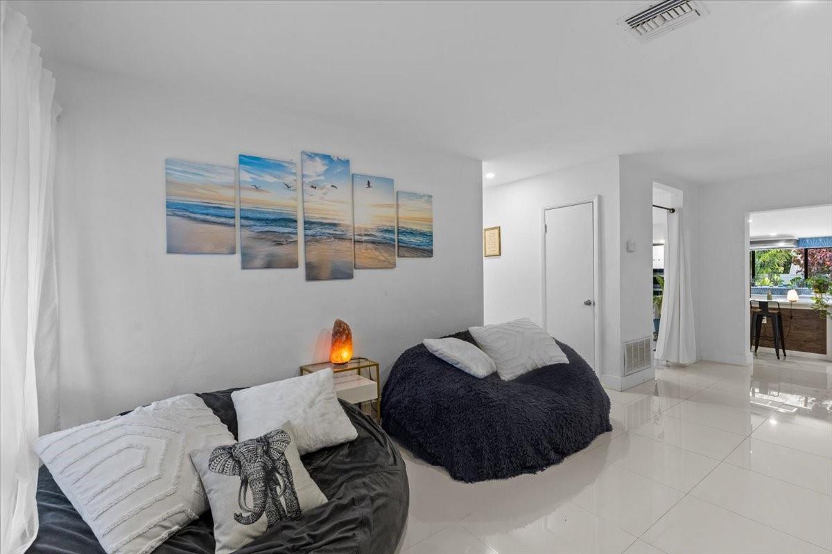 2717 NW 7th Ave, Wilton Manors, FL, 33311/$775,000 3 2717 NW 7th Ave