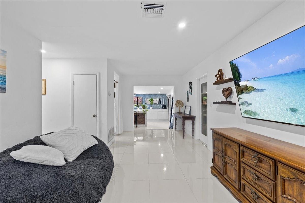 2717 NW 7th Ave, Wilton Manors, FL, 33311/$775,000 1 2717 NW 7th Ave