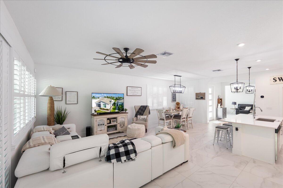 TELARO AT SOUTHERN GROVE - Residential