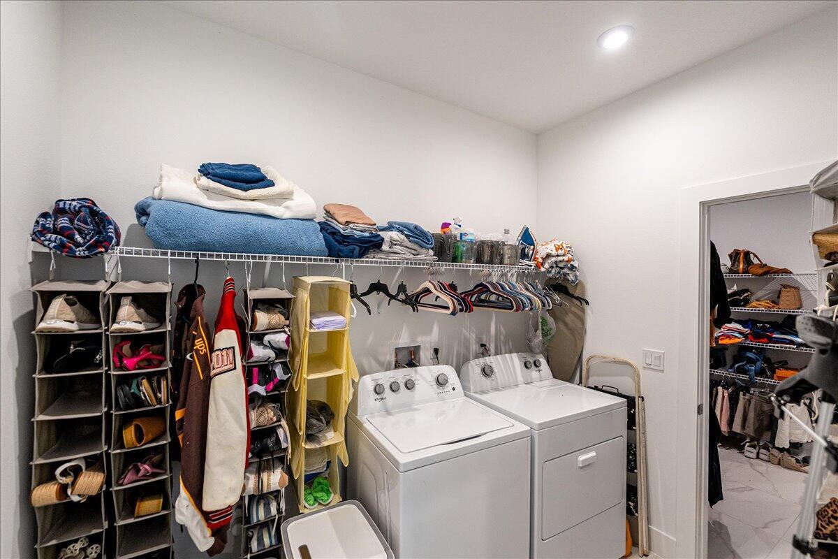 TELARO AT SOUTHERN GROVE - Residential